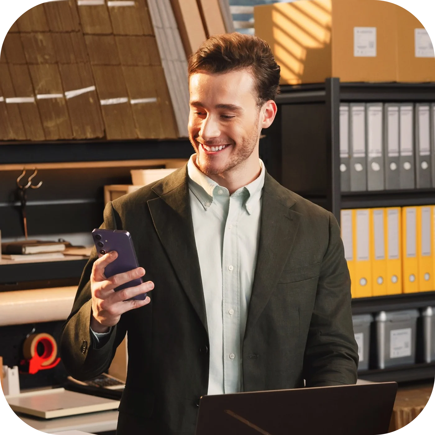 Business professional using Whoscall on a smartphone